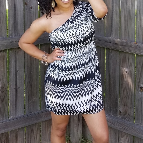 Cute one shoulder chevron print dress - Picture 3 of 3